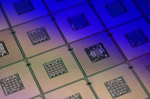 aligned-computer-processors-with-light-effects_preview Computer processor